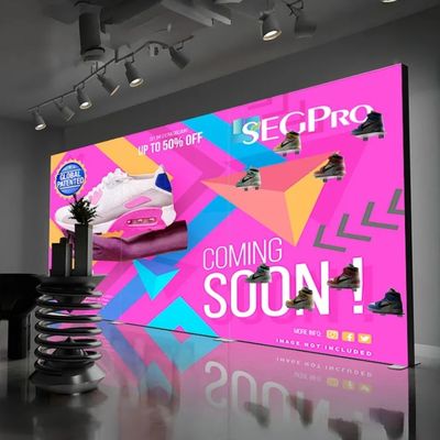 صفحه نمایش با چراغ های پشت سر روشن شده با نورهای پارچه ای آلبوم